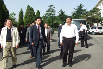 市领导到公司参观